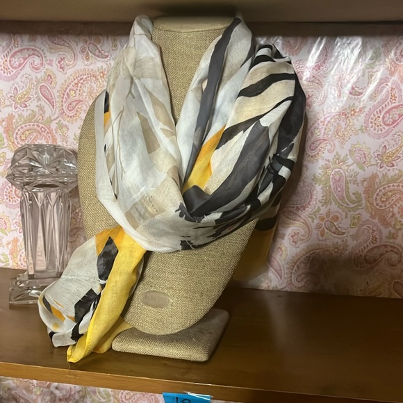 Olsen Europe silk scarf long - Picture 1 of 4